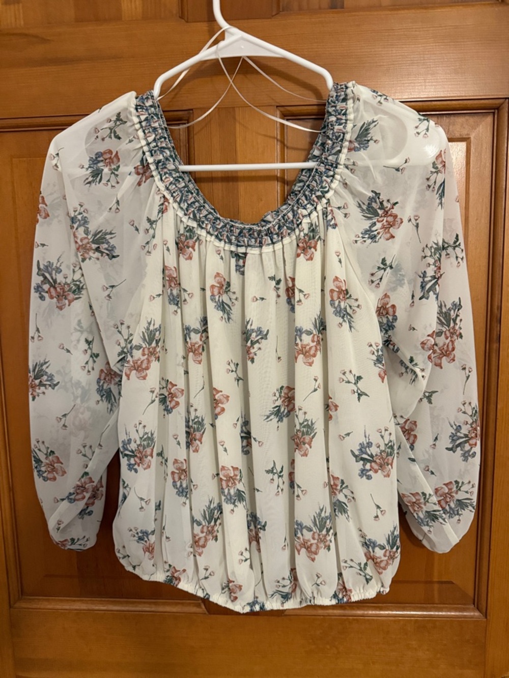 Max Studio Cream Floral Smocked Neck Blouse Sz XS